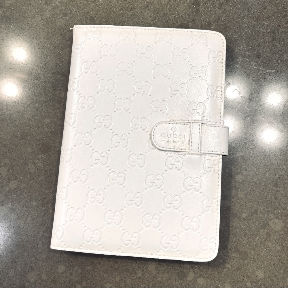 GUCCI GG embossed IPad/Tablet case (white)